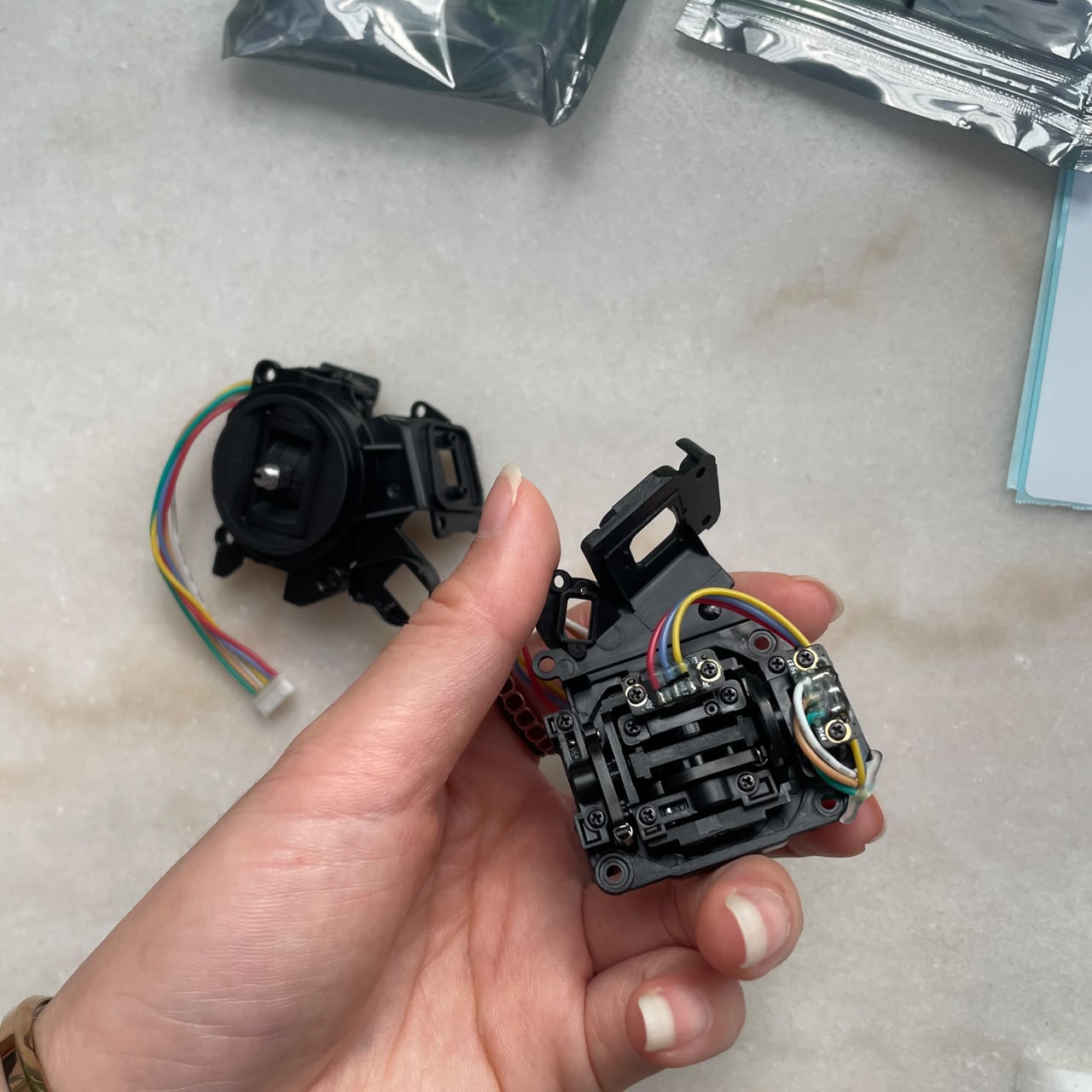 ملحقات طائرة أجراس الزراعية بد - مراجعة Drone Control Stick وسعره